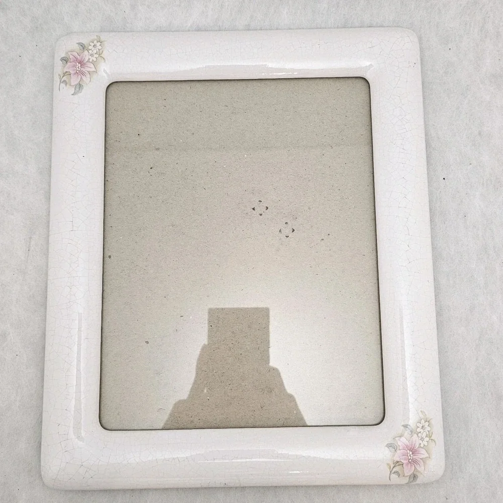 EUC VTG Floral White Ceramic 7